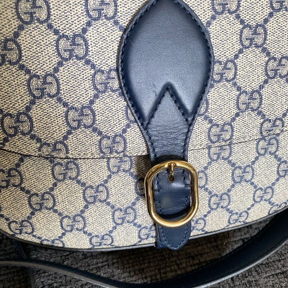 GUCCI GG Supreme Monogram Shoulder Bag - Picture 5 of 15